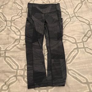 Lulu lemon crop navy and white